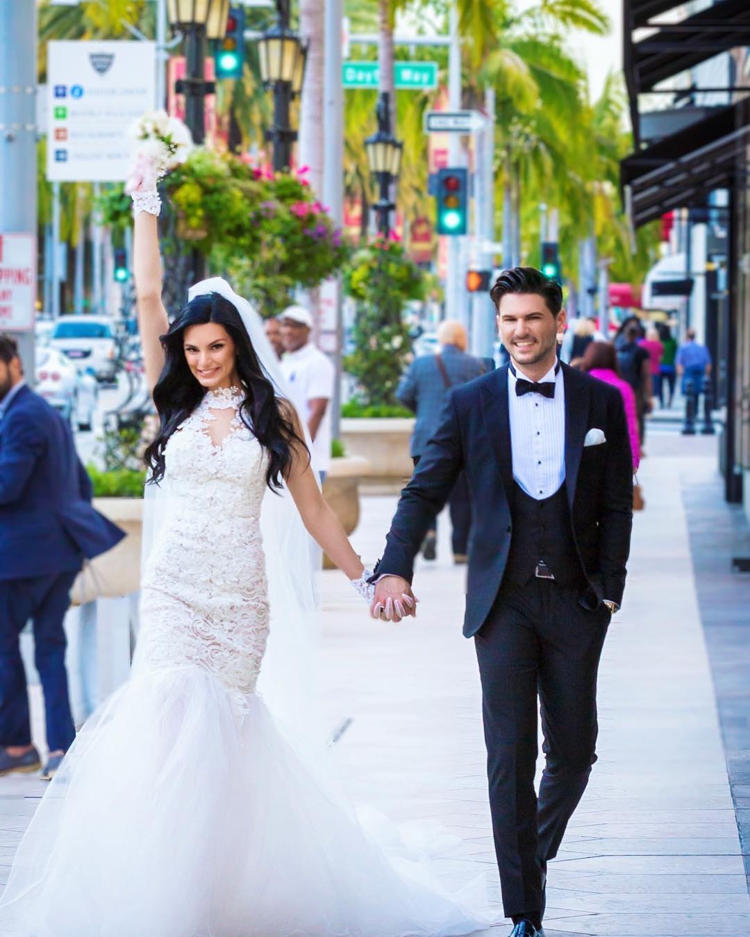 Hatice Şendil Gelinliği ve Düğünü Hatice Şendil Gelinliği ve Düğünü